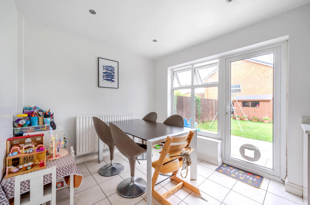 1327400-7-687f8a3...