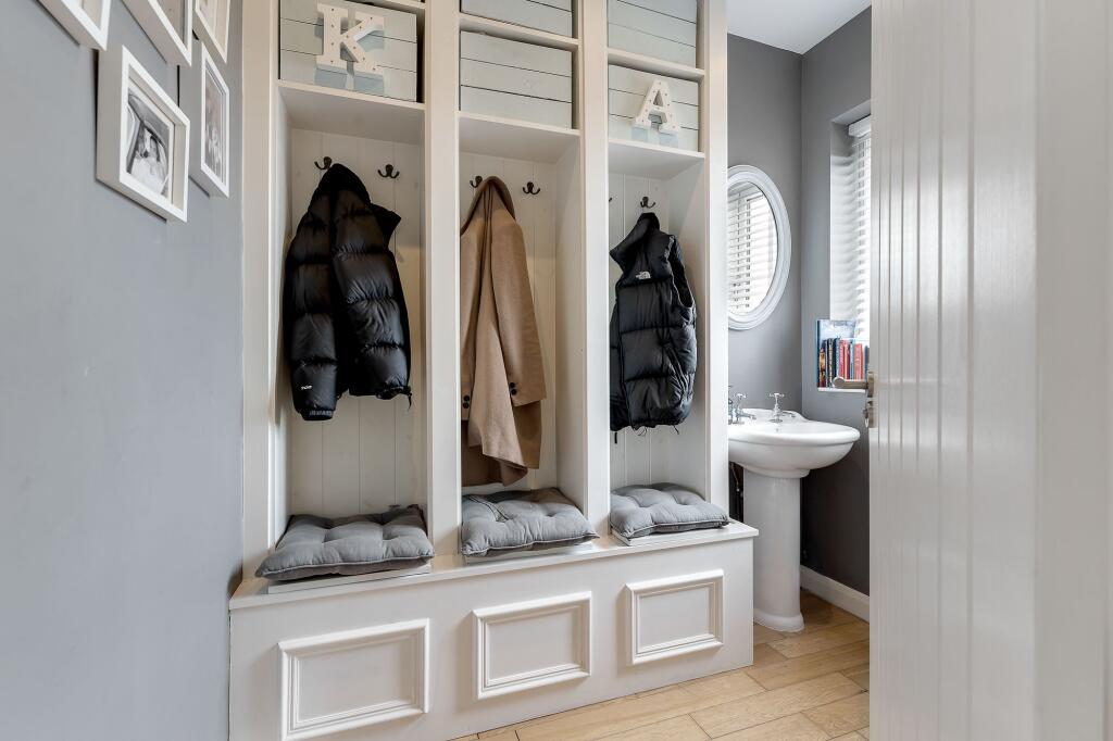 Wc &amp; Boot Room