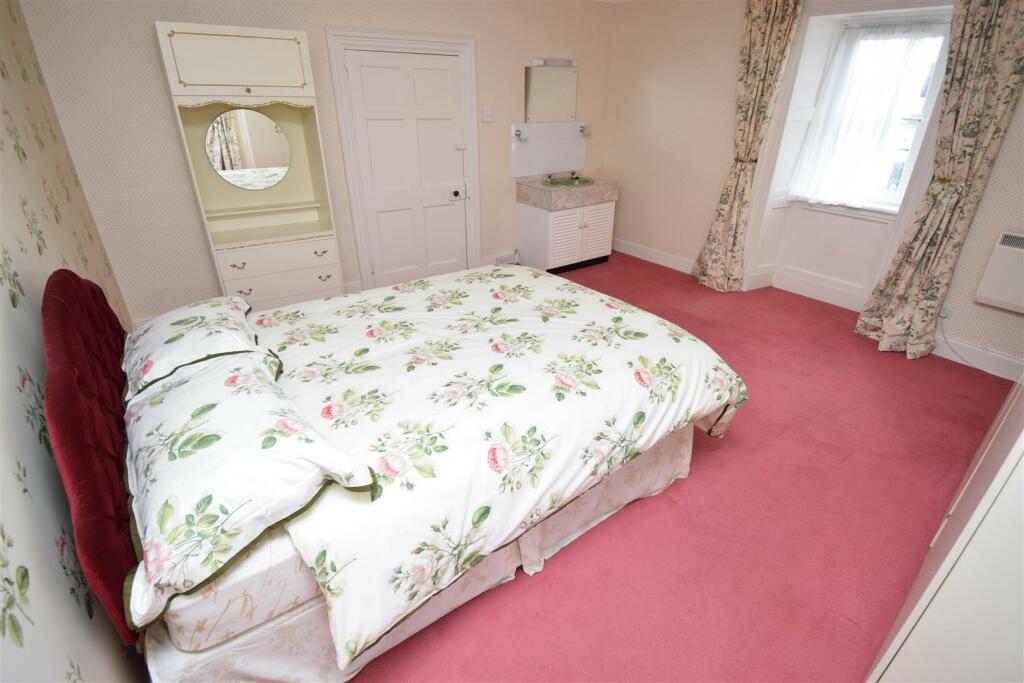 FIRST FLOOR BEDROOM ONE (2).JPG