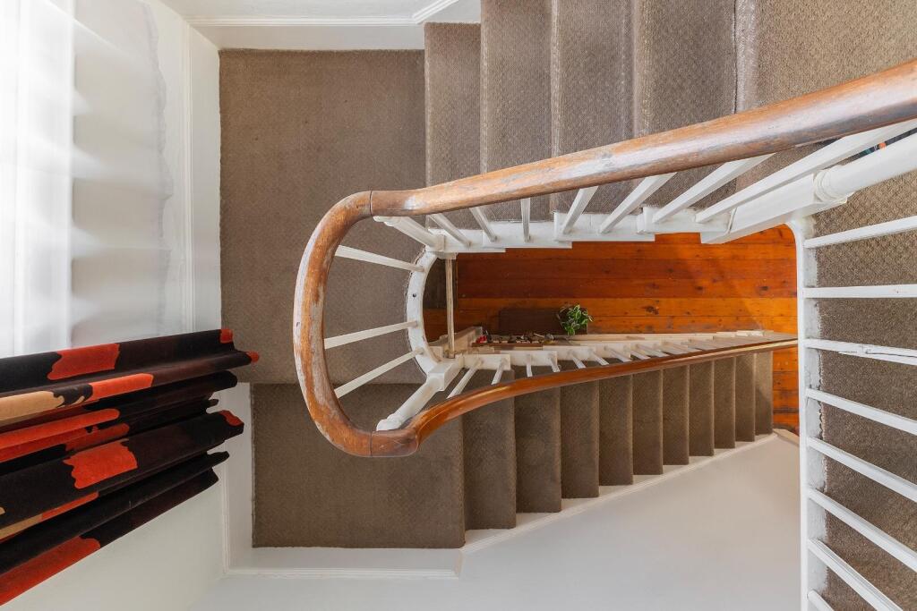 2F6RMR - Hallway D.jpg