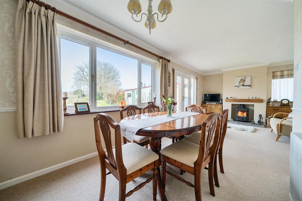 Sitting/Dining Room