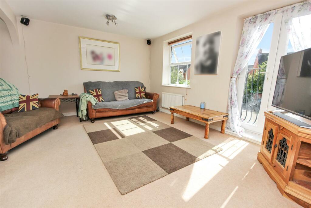 Lounge 1.JPG