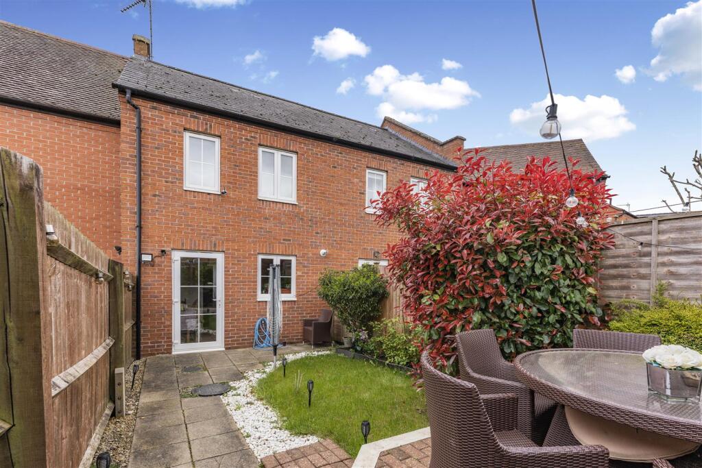 47 Winter Gardens Way, Banbury-13.jpg