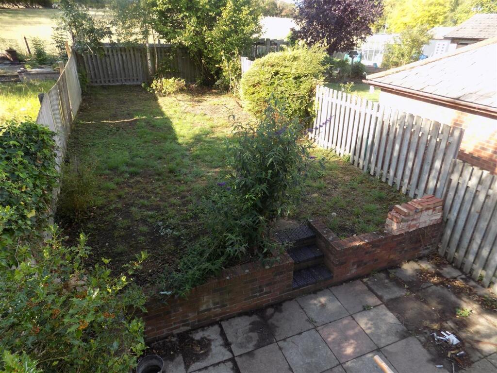 16 School Road - Garden 1.JPG