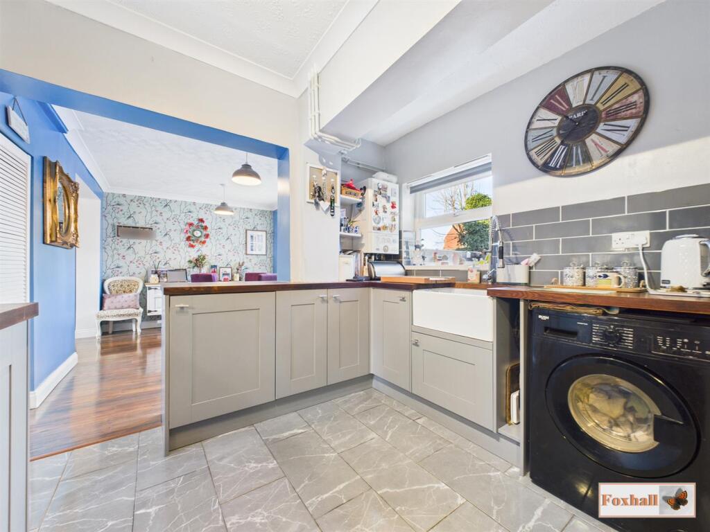 Open Plan Kitchen / Dining Area