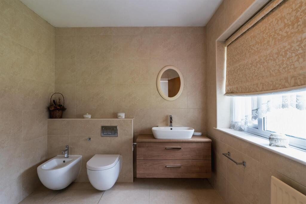 Master En-Suite Shower Room
