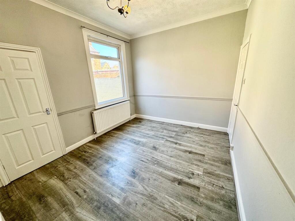 Dinning room 2.jpg