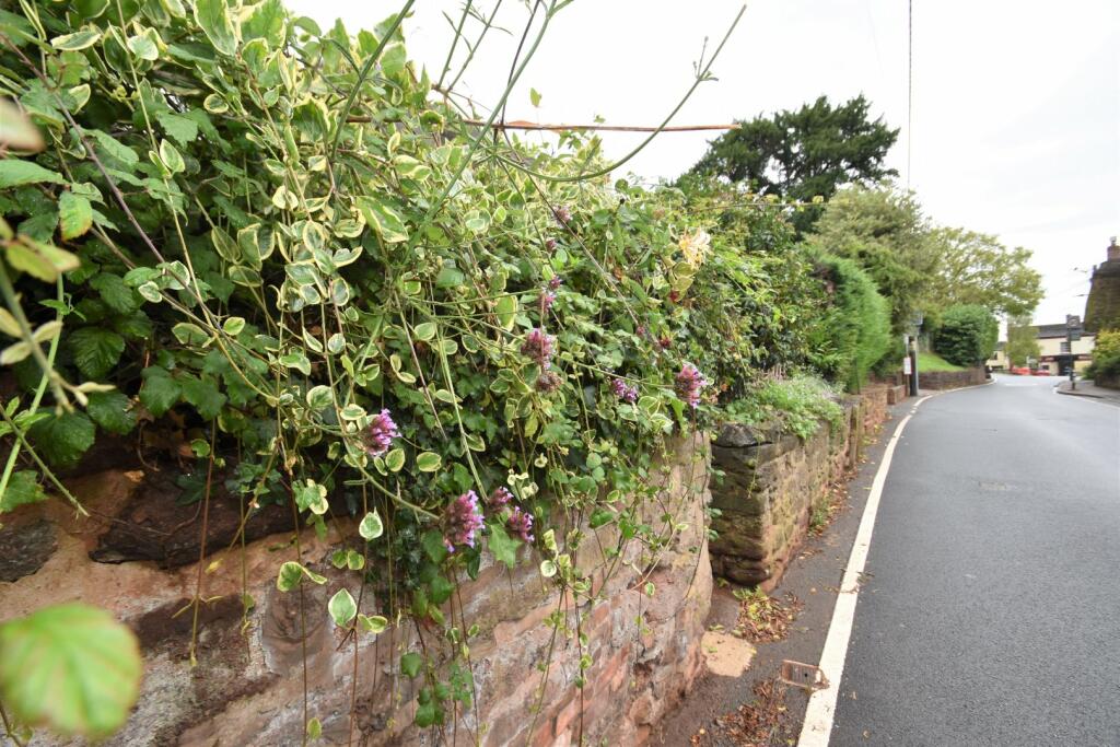 Tiverton, Halberton