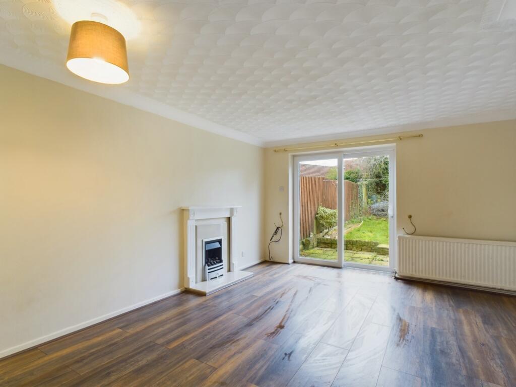 CAM01909G0-PR0272-STILL010