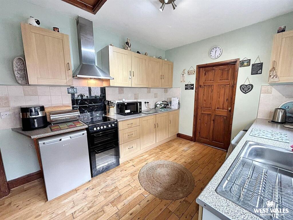 WhatsApp Image 2025-10-06 at 12.22.32 (2).jpg