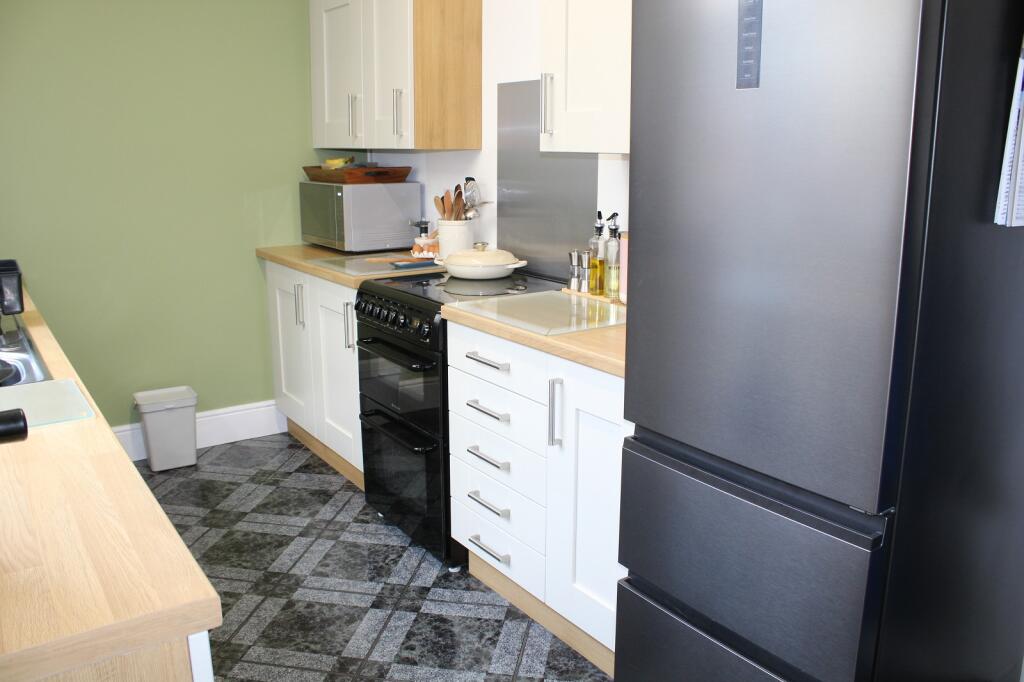 Fitted Kitchen Picture 2