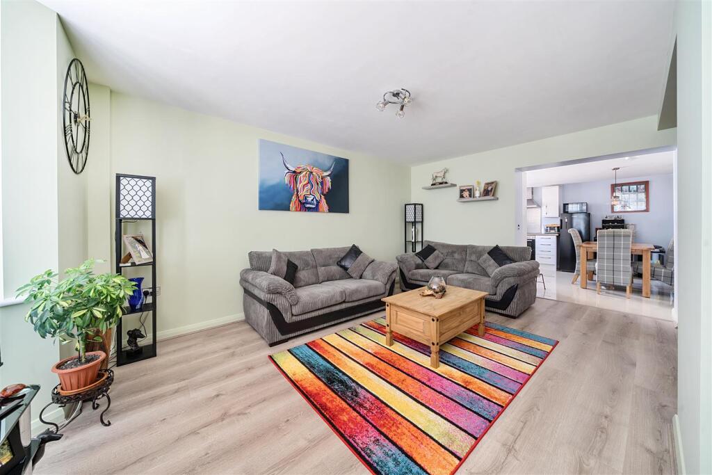 Flat 4, 10 High Street, Gayton (15).jpg