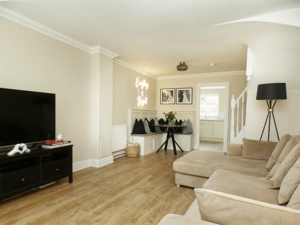 Lounge/Dining Room