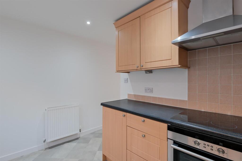 023-88 Currieside Avenue , Shotts , ML7 5RN.jpg