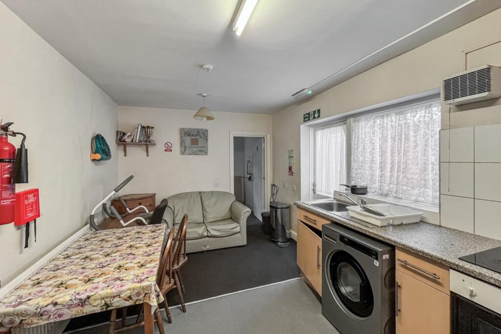 96 Ritherdon Road, Tooting, London SW17 8QQ