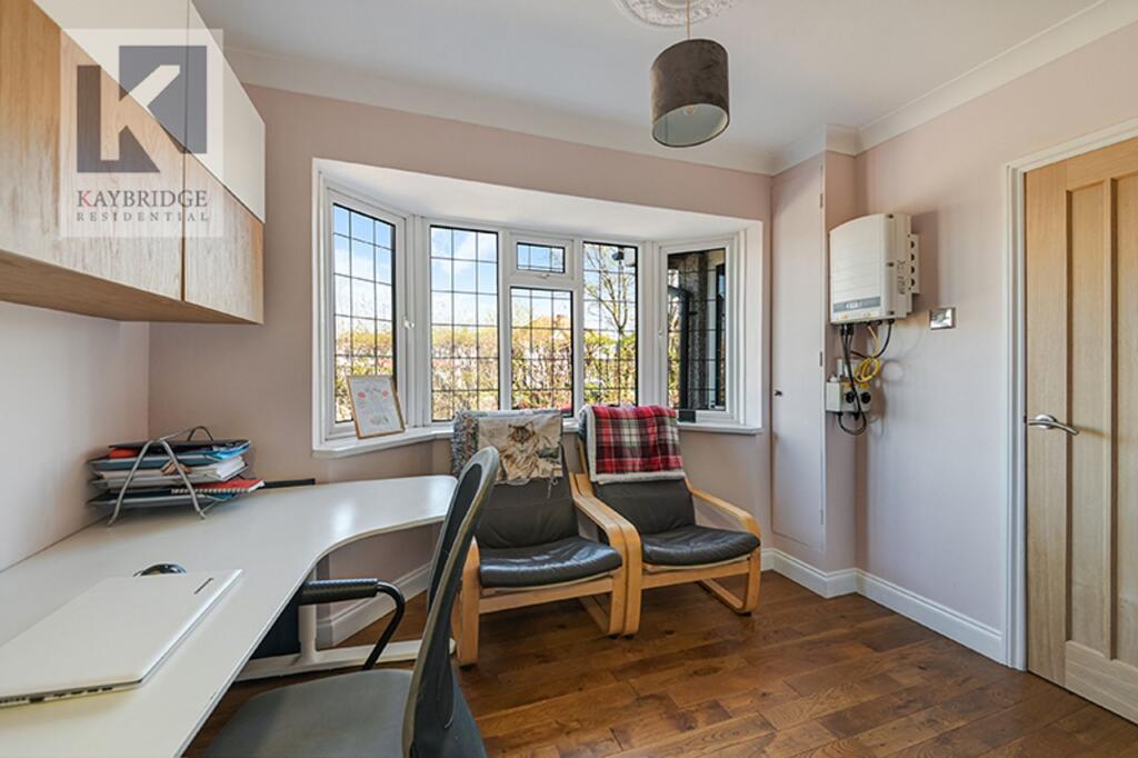 The Hawthorns, Epsom - KT17 2QA