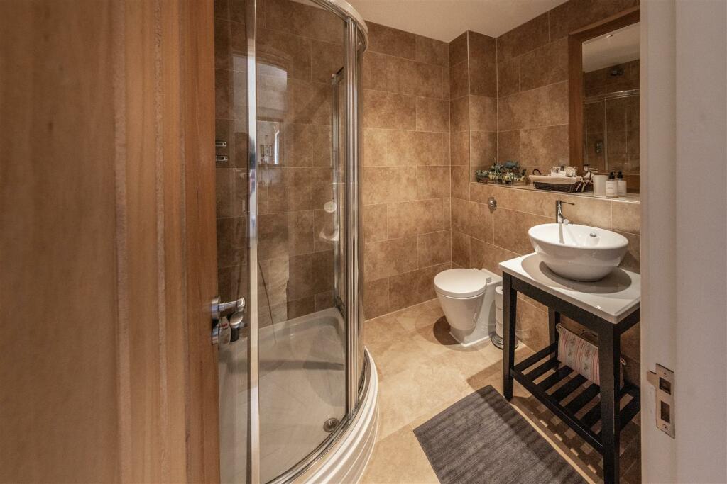 ENSUITE 2