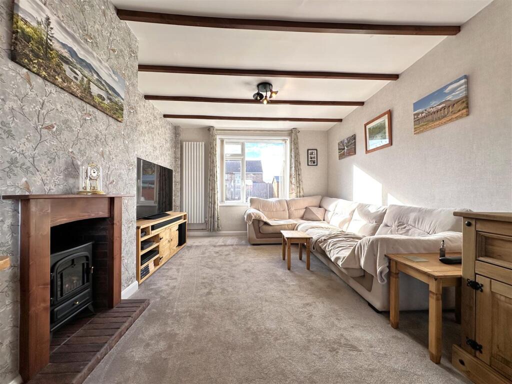 Dual-Aspect Lounge/Diner 323