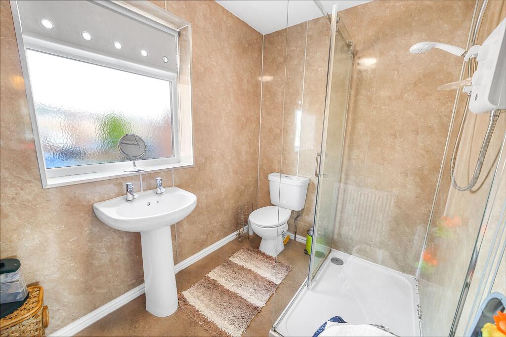 Annexe En-suite to Bedroom Four