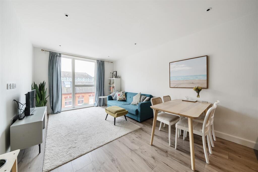 Reception room 5.jpg