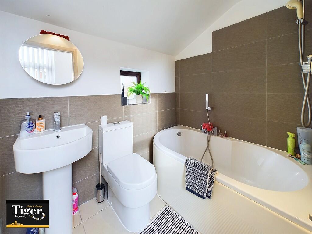 CAM02176G0-PR0484...