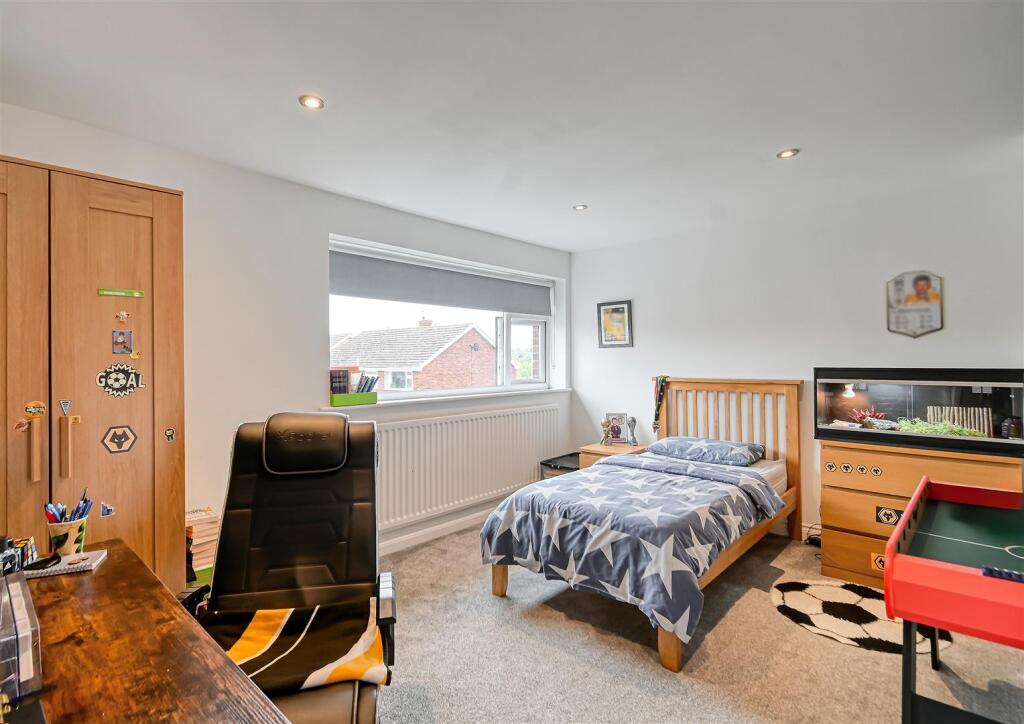 12 Queensway Drive-09.jpg