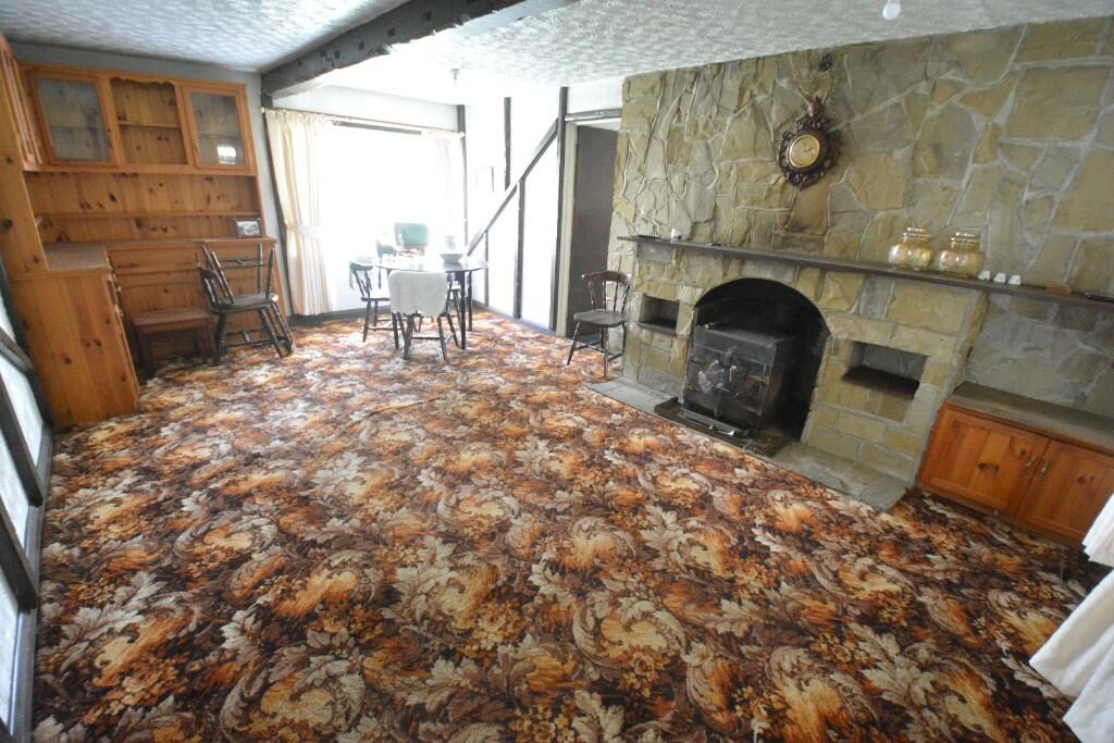 Attractive Lounge: