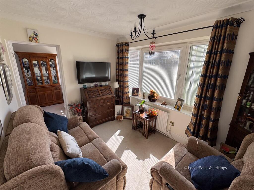 8 Welland Rd Kettering-12.jpg