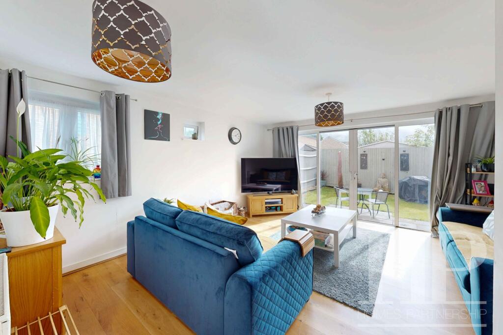 LOUNGE / DINING ROOM