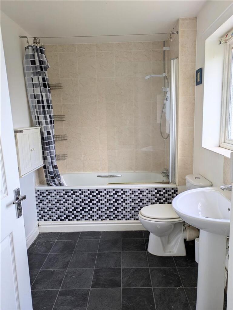 Bathroom_1.jpg
