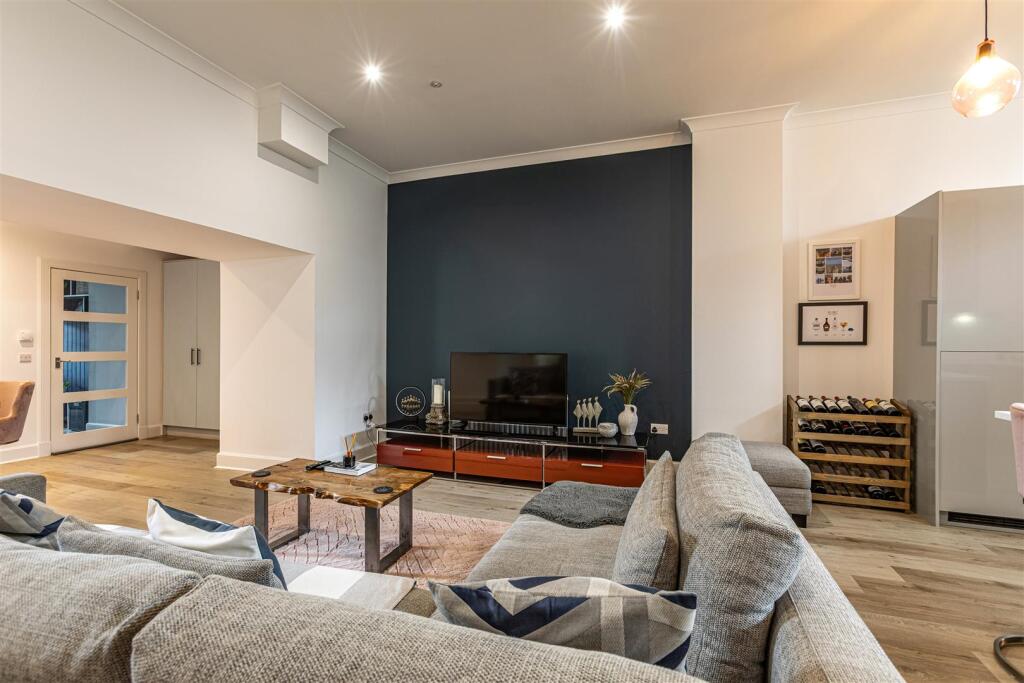 1 Lower Court Melrose 14.JPG