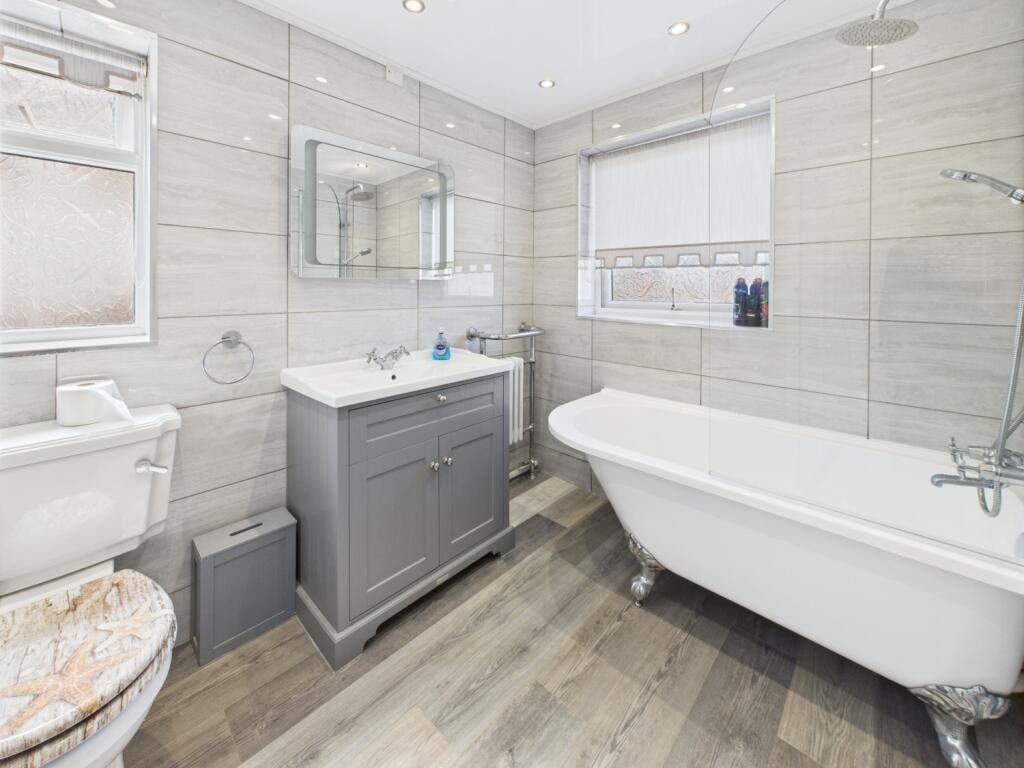 CAM02386G0-PR0139-STILL034 - Copy