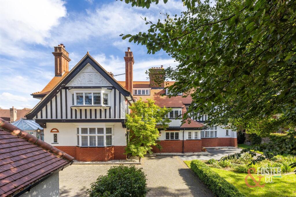 Dyke Road Avenue, 32-003.jpg