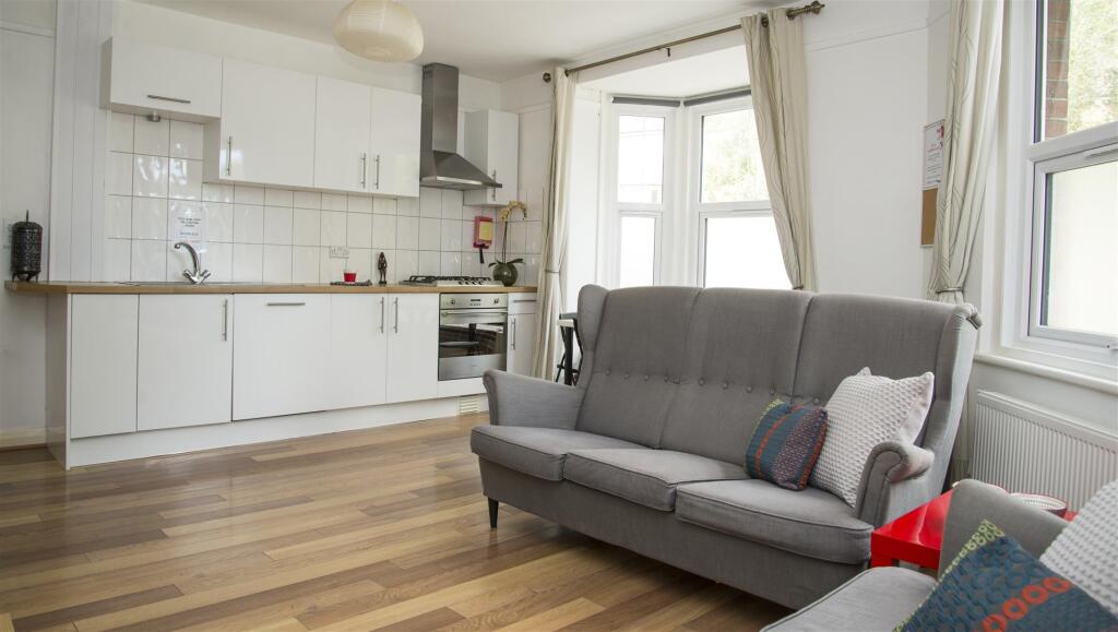 student-4-bed-flat-rental-cottage-grove-portsmouth