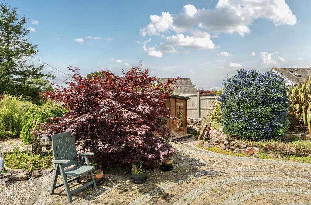 1304090-12-683dad...