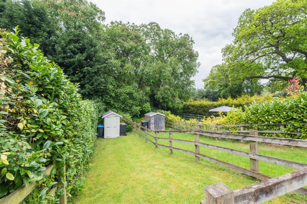 3 Broxton Hall Mews-017.jpg