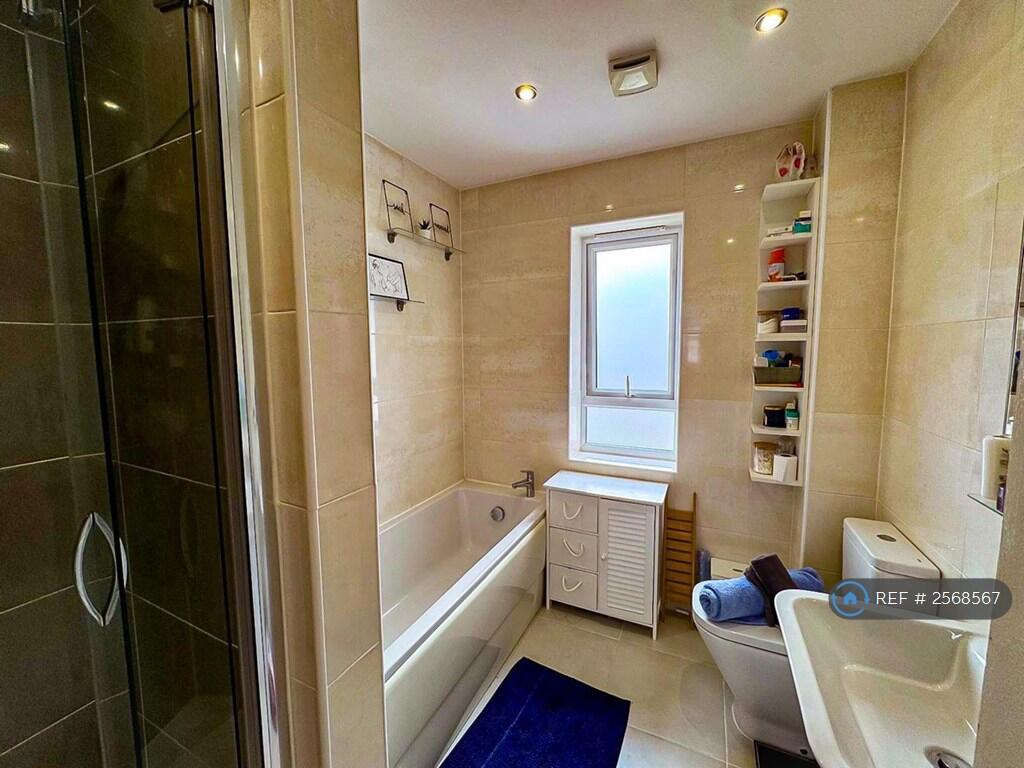 Main Bathroom 