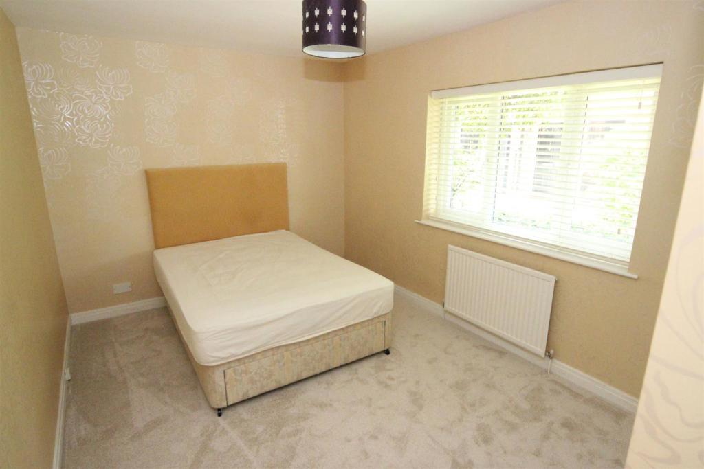 Bedroom 1.jpg