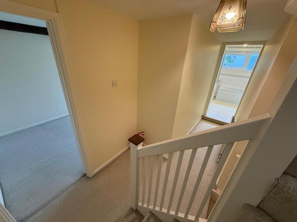 1st Floor Landing.jpg