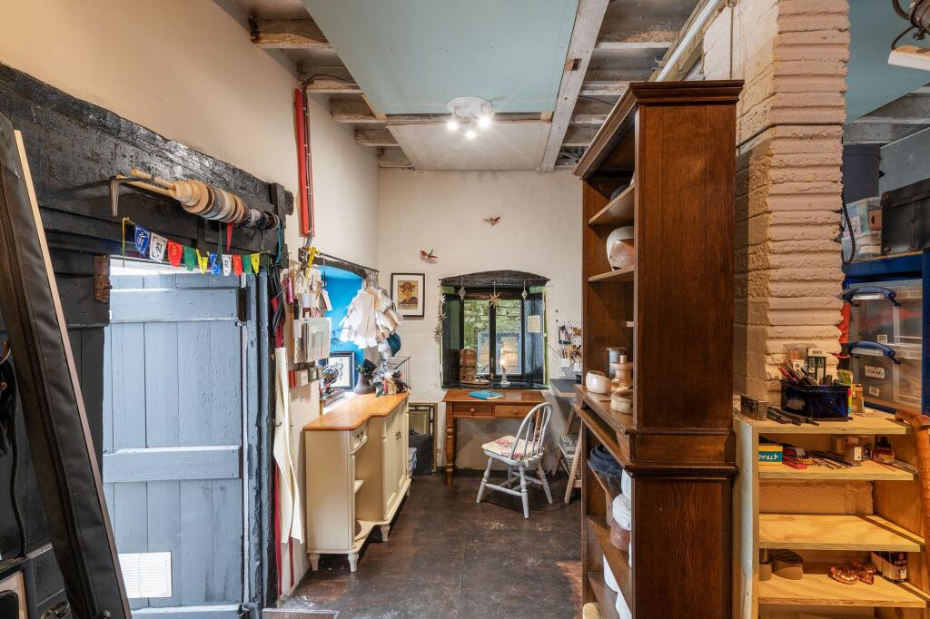 11 Browns Hill, Dartmouth, Workshop
