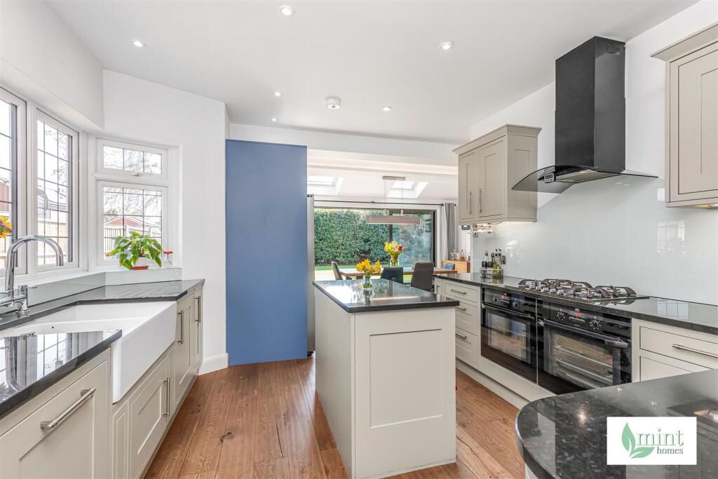 437__Woodham_Lane__Addlestone__Surrey__KT15_3QG25.