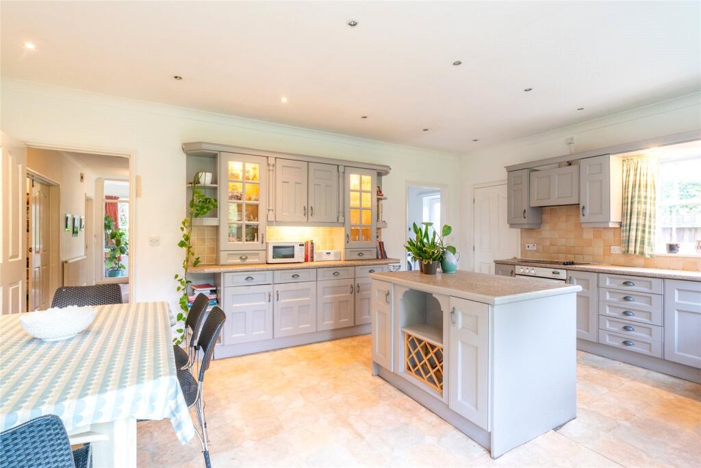 Kitchen/Dining
