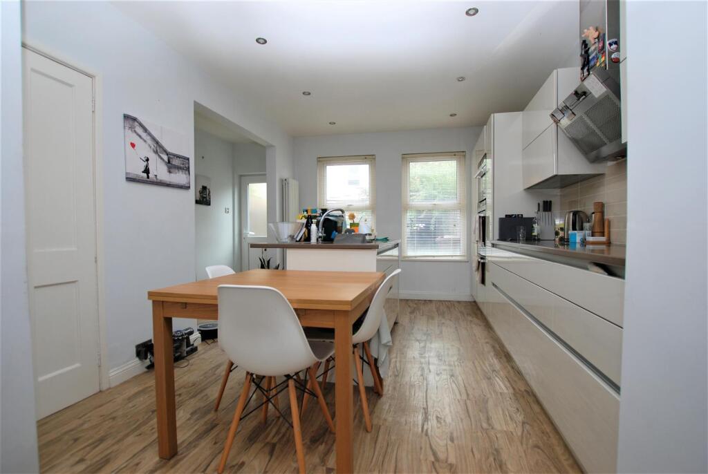 Kitchen 1.jpg