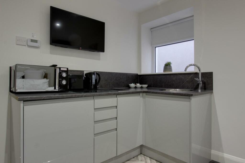 Flat 2 Lounge/Bedroom/Kitchenette