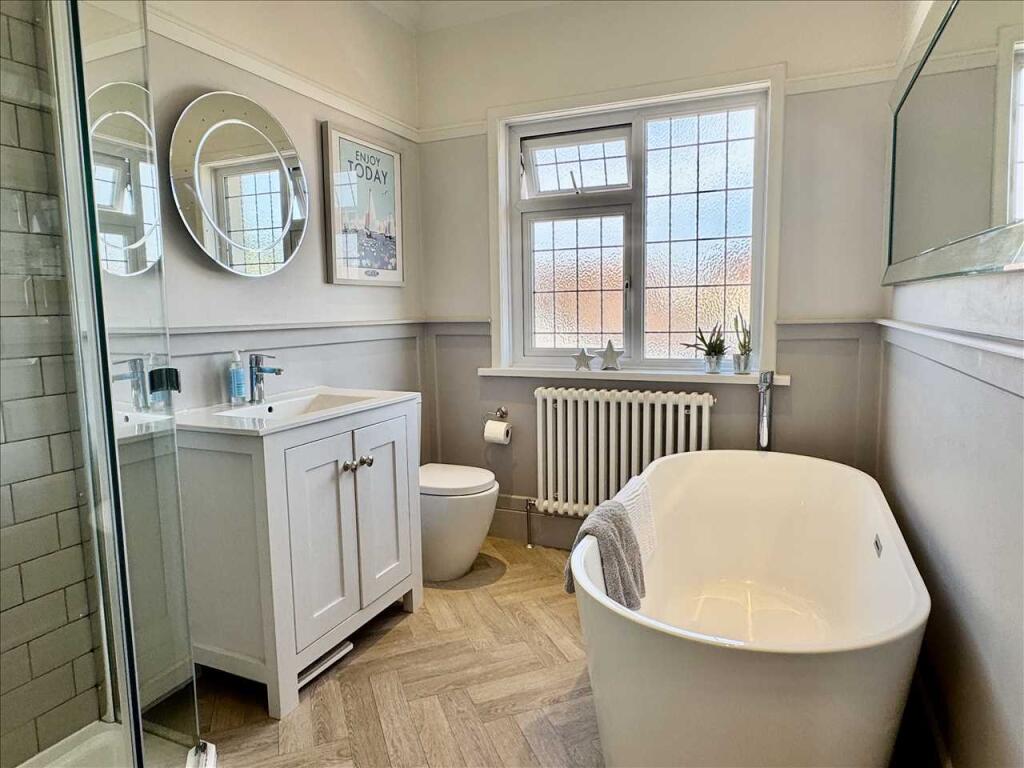 FAMILY BATHROOM