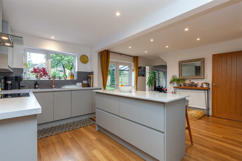 kitchen 2.jpg