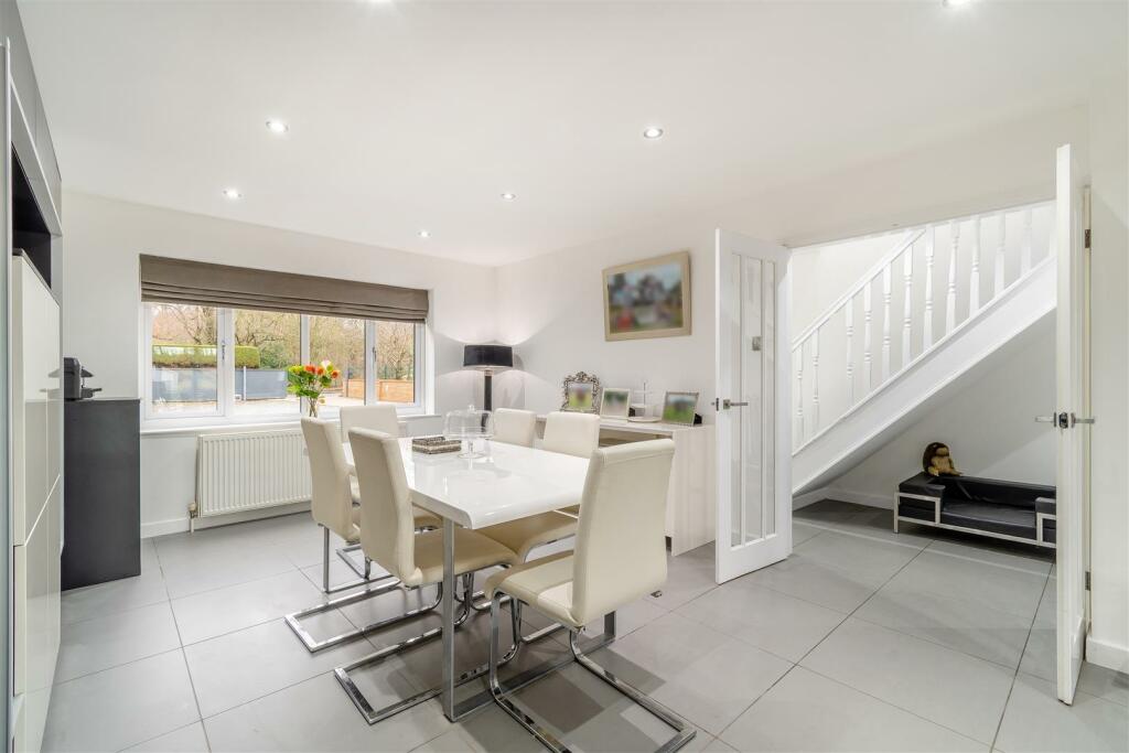 8579910-interior40.jpg