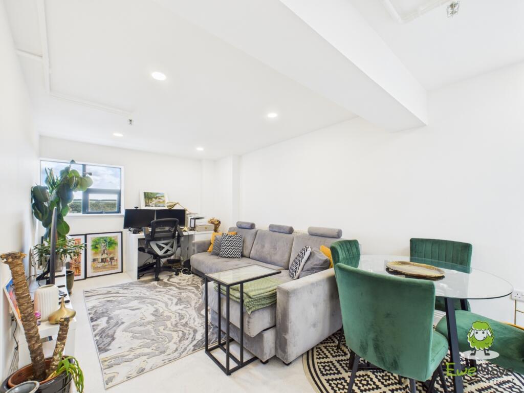 EweMove Basingstoke Estate Agents - Lilly Court - 