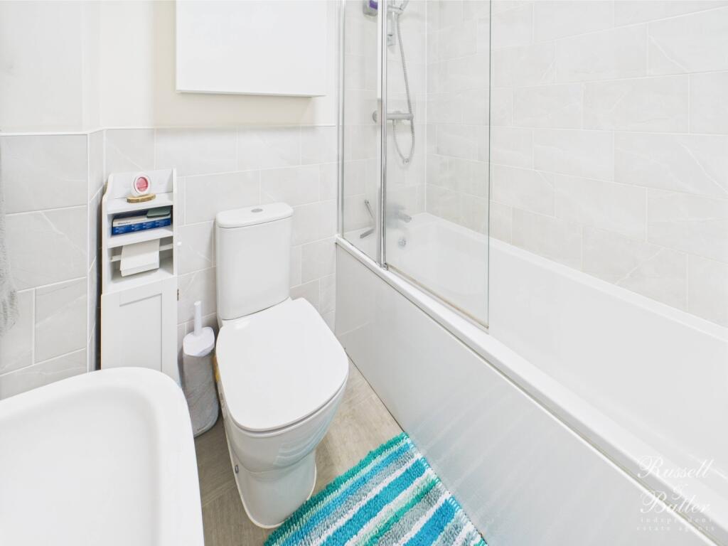 CAM02127G0-PR0292-STILL003