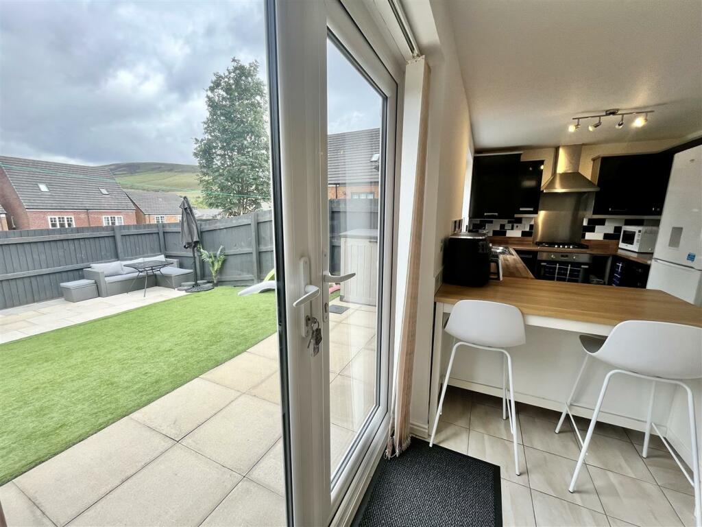 Open Plan Lounge, Dining &amp; Kitchen